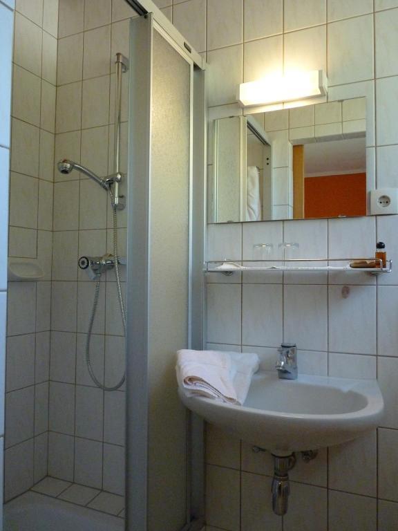 Pension Broenimann Ossiach Kamer foto